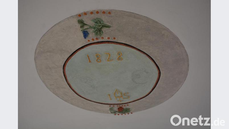 In einem der Ausstellungsräume für das Theres-Neumann-Museum ist dieses Deckengemälde aus dem Jahr 1828 zu bestaunen, das erhalten blieb. Bild: jr