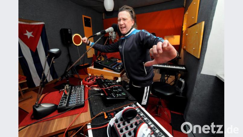 Michael Deiml in seinem aktuellen Probenraum, den er bis Ende Februar räumen muss. Bild: Stephan Huber