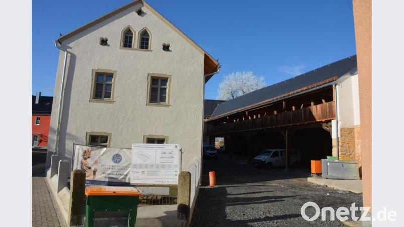 Das Info- und Begegnungszentrum Konnersreuth nimmt allmählich Formen an. Spätestens im vierten Quartal dieses Jahres soll das Gebäude in Betrieb genommen und feierlich eröffnet werden. Bild: jr
