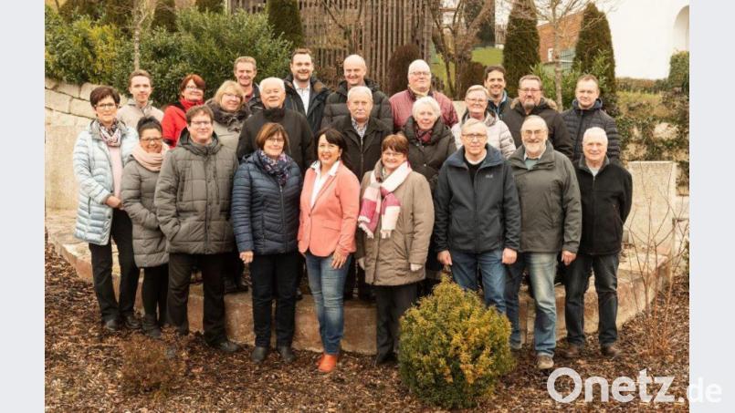 Die Unabhängige Wählergemeinschaft (UWG) Ammerthal hat ihre Kandidaten für die Kommunalwahl nominiert. Neben Bürgermeisterin Alexandra Sitter (vorne Mitte) gehen im März viele weitere Frauen an den Start. Bild: exb