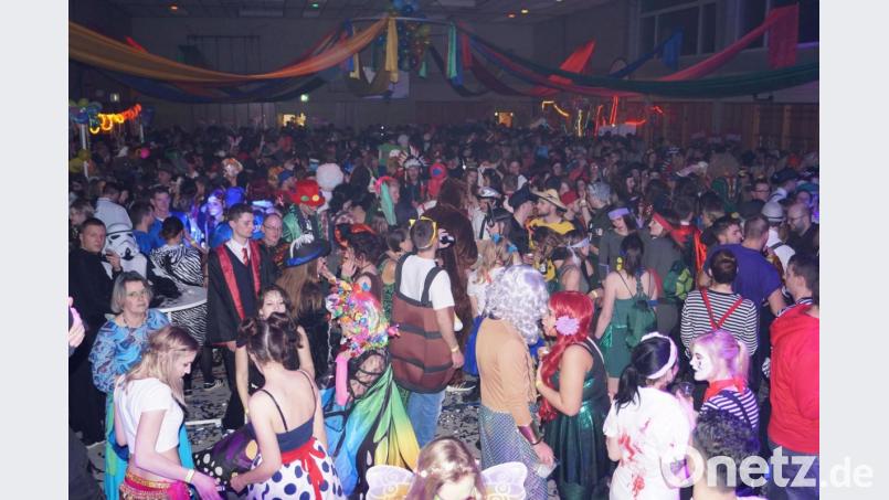 Der Sportlerball in Schirmitz ist vor allem bei jungen Leuten beliebt. So wie es aussieht, ist er auch dieses Jahr wieder Wochen vorher ausverkauft. Archivbild: Norbert Duhr