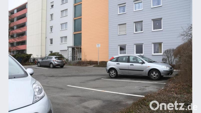 Wer ein Haus baut, braucht auch Stellplätze. Wie viele genau beim sozialen Wohnungsbau nötig sind, darüber befand der Stadtrat nun neu. Bild: Gabi Schönberger