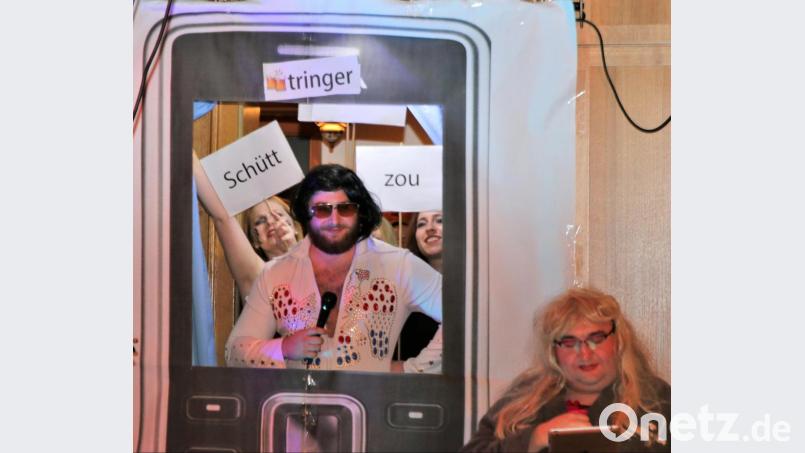 Die „forsche Frieda“ sucht im Fuchsberger Fasching per Handy-App einen Mann. Bild: exb