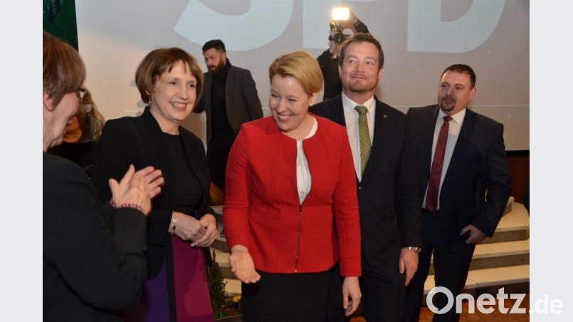 Bundesfamilienministerin Franziska Giffey hinterlässt beim SPD-Jahresempfang in der Stadthalle einen bleibenden Eindruck und zeigt Volksnähe. Bild: dob