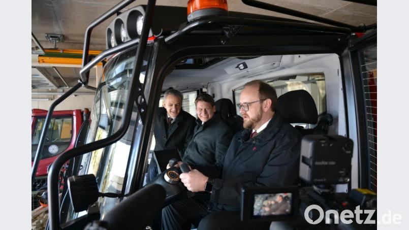 Gemeinsam wollen die CSU-Spitzenkandidaten Roland Grillmeier, Benjamin Zeitler und Andreas Meier (von links) die beiden Landkreis Neustadt/WN und Tirschenreuth sowie die Stadt Weiden voranbringen. Dazu stellten sie im Skilanglaufzentrum Silberhütte die Pläne für den Regionalpakt "Aufbruch Nordoberpfalz" vor. Bild: rti