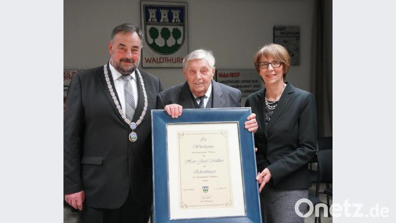 Bürgermeister Josef Beimler, Josef Müllner und Margit Kirzinger (von links) Bild: fvo