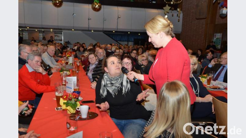 Die alleinerziehende Mutter Saskia Bäumel aus Weiherhammer bewegt ebenfalls das Thema Kinderbetreuung. Bild: dob