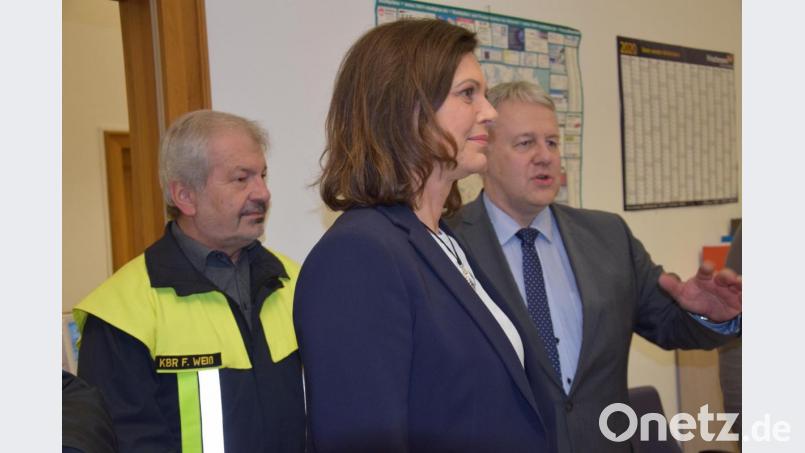 Landtagspräsidentin Ilse Aigner war zum Übungszentrum im Landratsamt gekommen, um sich bei den vielen ehren- und hauptamtlichen Helfern zu bedanken. Bild: bö