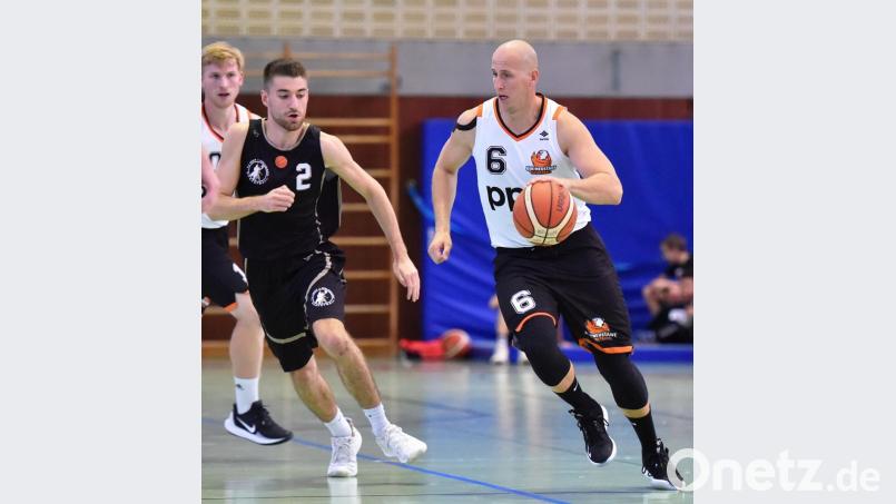 Auch eine stark Leistung der DJK-Center (am Ball Ondrej Stych ) konnte die deutliche 67:95-Niederlage nicht verhindern. Bild: af