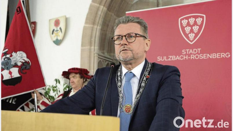 Erster Bürgermeister Michael Göth skizzierte auch die Herausforderungen, denen sich eine Kommune im digitalen Zeitalter stellen muss. Bild: Wolfgang Steinbacher