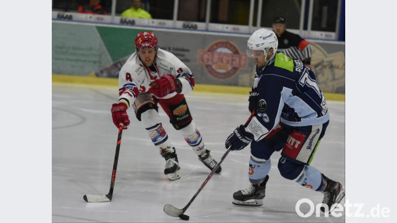 Tomas Rubes (rechts) war am Sonntagabend nicht zu stoppen. Der tschechische Topscorer steuerte zum 4:3-Sieg der Blue Devils gegen den Deggendorfer SC zwei Tore und eine Vorlage bei. Bild: gb