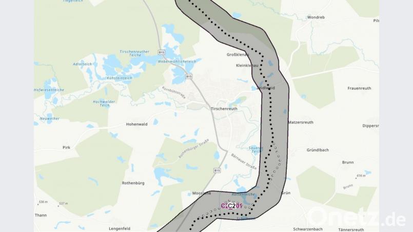 Mit dem geplanten Trassenverlauf um Tirschenreuth ist die Stadt nicht einverstanden. So würde nicht nur eine bedeutsame Naturschutzfläche an der Waldnaab ganz durchschnitten, sondern auch die Wohnbebauung um Groß- und Kleinklenau beeinträchtigt. Auf der Karte der Tennet ist der Trassenkorridor (grau) mit dem Verlauf des Erdkabels (schwarze Punkte) sowie Alternativen (weiße Punkte) dargestellt. Bild: exb