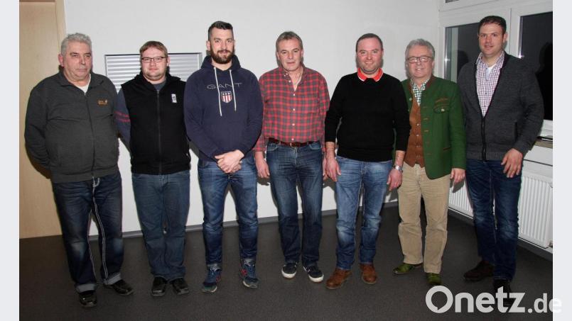 Die Flurbereinigungsgenossenschaft Schönhaid hat gewählt. Im Bild (von links): Hans König, Thomas Zintl, Michael Meißner und Konrad Mark sowie Vorsitzender Christian Höfer. Bürgermeister Toni Dutz und der bisherige Vorsitzende Martin Zintl gratulierten. Bild: wro