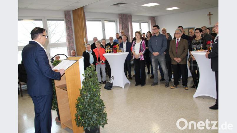 Zahlreiche Vertreter von über 80 geladenen Vereinen und Organisationen in der Kreisstadt waren zum Ehrenamtsempfang des SPD-Ortsvereins ins AWO-Heim gekommen. Dritter Bürgermeister Heribert Schubert erhielt großen Beifall für seine Laudatio, in der er eine Lanze für das Ehrenamt brach. Bild: prh