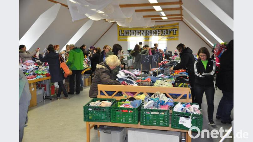 Wer suchet, der findet. Bei rund 10000 Artikeln war es aber nicht immer einfach, etwas Passendes für den Nachwuchs zu entdecken. Bild: ak