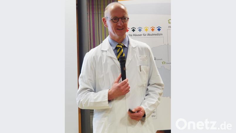 Privatdozent Dr. Werner Heinz, Leiter der Hämatologie und Onkologie am Klinikum Weiden, spricht über Blutarmut, ihre Symptome und Behandlung. Bild: Bühner