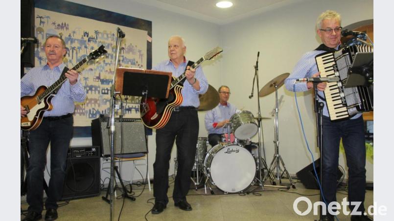 Sie glänzten mit Evergreens: die „Lustigen Buam“ mit Michael Bertelshofer, Reinhold Müller, Lothar Kraus und Roman Karl (von rechts). Bild: Schönberger, Ferdinand [fsb]