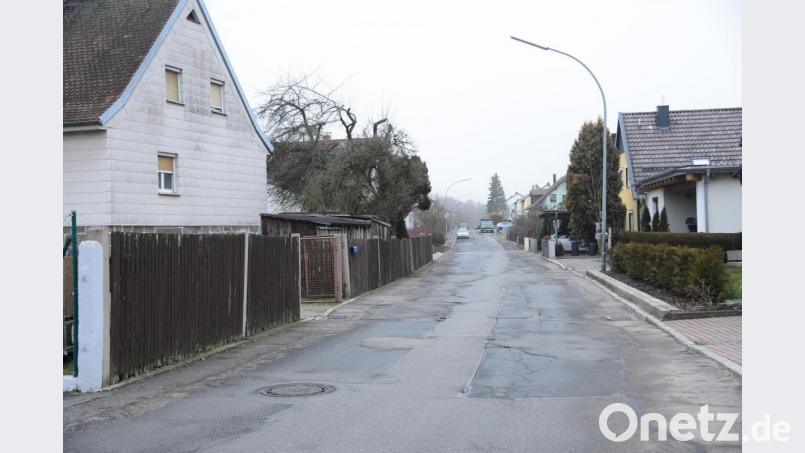 Die Sanierung der Anton-Wurzer-Straße kommt umfänglich mit der Neuverlegung des Kanals einem Vollausbau gleich. Bild: bey