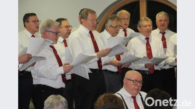 Auch der Männergesangverein Mantel-Weiherhammer imponiert mit Oldies. Bild: Schönberger, Ferdinand [fsb]
