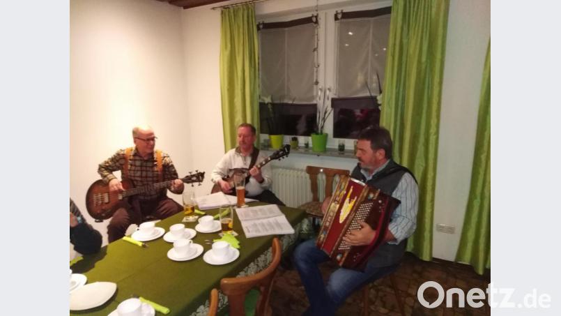 Erstmals gastieren die „Zoigl-Lauser“ in Moosbach. Sie bringen „Neistedter-Zoiglsound“ ins Wirtshaus. Bild: gi