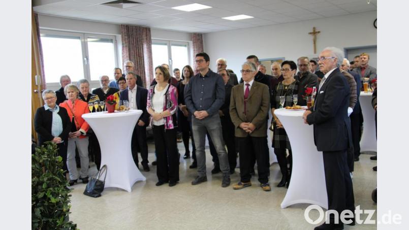 Zahlreiche Vertreter von über 80 geladenen Vereinen und Organisationen in der Kreisstadt waren zum Ehrenamtsempfang des SPD-Ortsvereins ins AWO-Heim gekommen. Dritter Bürgermeister Heribert Schubert erhielt großen Beifall für seine Laudatio, in der er eine Lanze für das Ehrenamt brach. Bild: prh