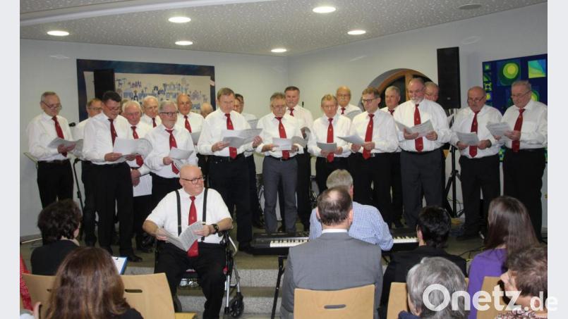 Auch der Männergesangverein Mantel-Weiherhammer imponiert mit Oldies. Bild: Schönberger, Ferdinand [fsb]