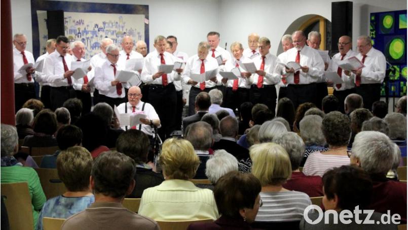 Auch der Männergesangverein Mantel-Weiherhammer imponiert mit Oldies. Bild: Schönberger, Ferdinand [fsb]