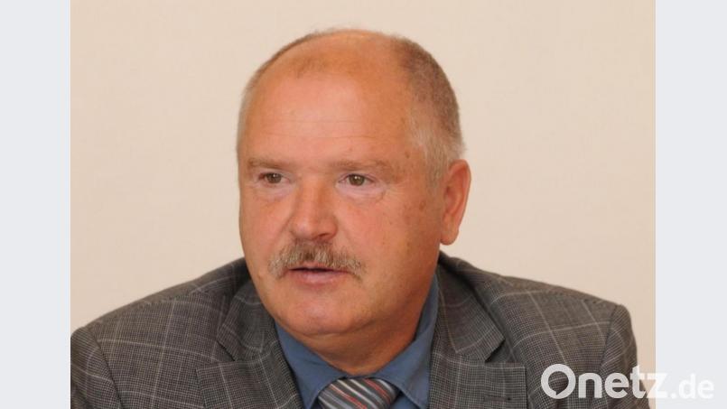 Bürgermeister Peter Lehr kritisiert in der Stadtratssitzung die Aussagen von CSU-Landtagsabgeordneten Tobias Reiß und CSU-Bürgermeisterkandidat Marcus Gradl gegenüber Oberpfalz-Medien. Bild: Stefan Huber