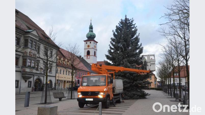 Der Christbaum wurde am Dienstag vorzeitig abgebaut. Bild: Benkhardt