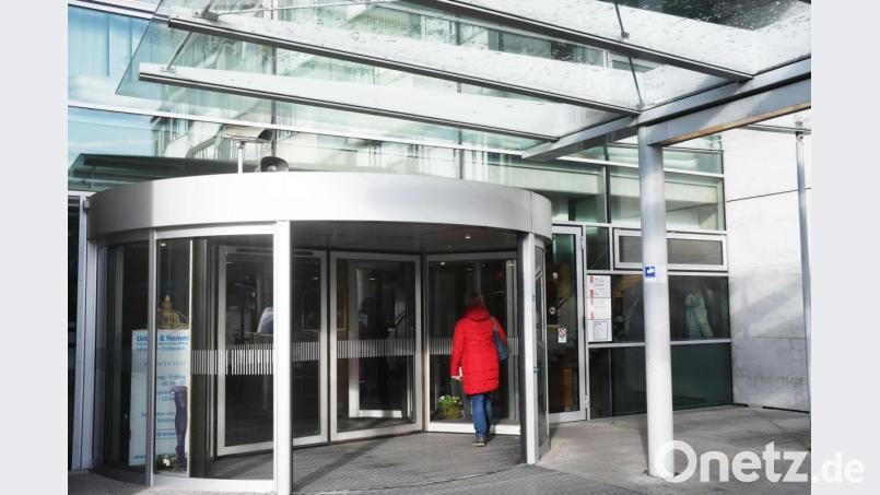 Das Klinikum Weiden ist die zentrale Einrichtung der Kliniken AG, die seit 2006 besteht. Jetzt regt OB Kurt Seggewiß die Umwandlung in eine gemeinnützige GmbH an. Bild: Gabi Schönberger