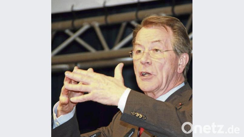 2009 sprach Franz Müntefering beim Landesparteitag in Weiden (Bild). 2020 liest er in Floß. Archivbild: Popp