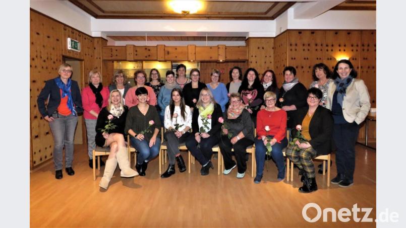 Cordula Heinzl (rechts), Sabine Schiml, Marianne Gmeiner und Christine Eckert (von links) leiteten die Veranstaltung und stellten die Stadtratskanidatinnen aus CSU, SPD und Freie Wähler den Gästen vor. Bild: ubb