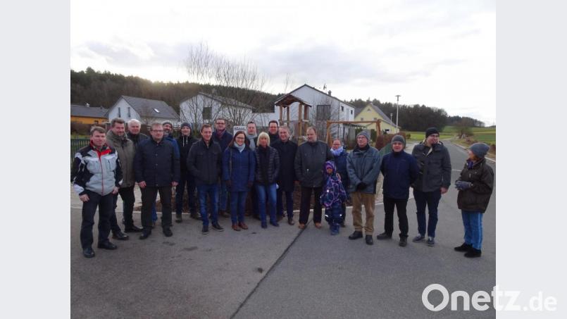 Die CSU eröffnete den Kommunalwahlkampf im Neubaugebiet Sünderbühl. Eine Einhaltung der gültigen Bebauungspläne wurde den Anliegern zugesichert. Bild: exb