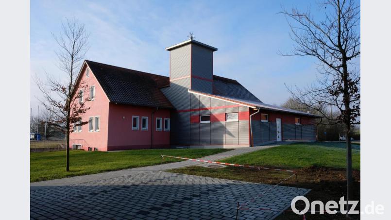 Mit großen Fachkenntnissen und vielen Arbeitsstunden der Brandschützer schultert derzeit die Feuerwehr Speinshart die Erweiterung ihres Gerätehauses. Bild: do