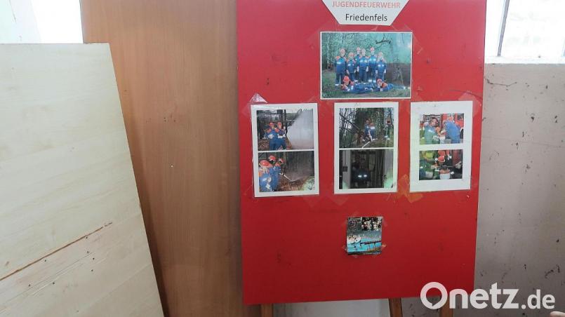 Bilder an Infotafeln und Stellwänden erinnern noch an die früheren Aktivitäten rund ums Gerätehaus. Bild: bsc