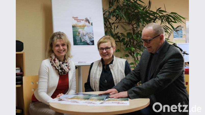 Sabine Rahm, Doris Strötz und Jugendamtsleiter Emil Slany (von links) sind auf der Suche nach weiteren Tagsmüttern und -vätern. Bild: Landratsamt Tirschenreuth/exb