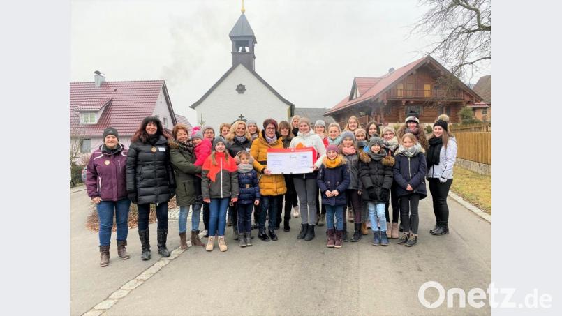 Die Kinder-Prinzengarde freut sich über die Spende der Frauen-Union. Bild: tu