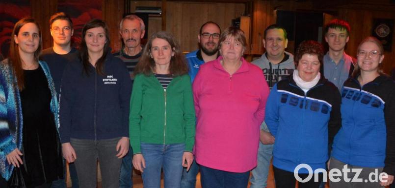 Geehrt wurden auch die überregional erfolgreichen Sportler des Jahres 2019. Anwesend waren (von links) Christin Schaller, Aaron Schulz, Kathrin Döhla, Helmut Strauß, Christina Schiffmann, Sebastian Mayer, Dagmar Skrobatz (Auszeichnung für ehrenamtliches Engagement), Tobias Kerst, Anni Meier, Luis Sollfrank und Nadine Dreßel. Bild: jr