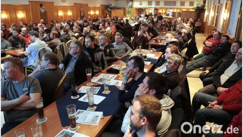 Ein volles Haus verzeichneten das Amt für Ernährung, Landwirtschaft und Forsten sowie der Verband für landwirtschaftliche Fachbildung bei der Pflanzenbautagung im Wagner-Saal in Großenfalz. Bild: Wolfgang Steinbacher