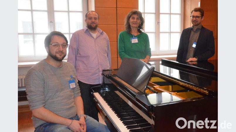 Das sind die Jury-Mitglieder bei &quot;Jugend musiziert&quot;: (von links) Jan Roidl, Markus Koppmann, Hanna Eitinger und Thorsten Willecke, als Schulleiter der Franz-Grothe-Schule. Bild: Kunz