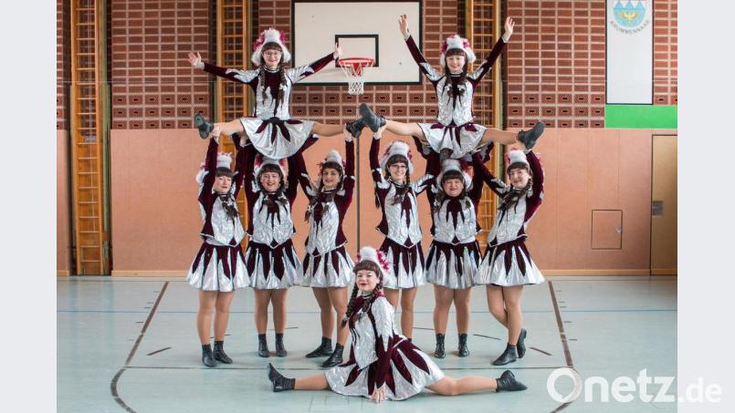 Die Prinzengarde des TSV Krummennaab in den neuen Gardekostümen. Bild: nza