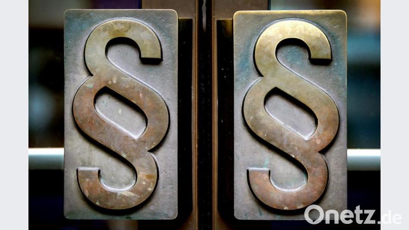 Das Gericht sah einen &quot;Rücktritt vom Tötungsversuch&quot; gegeben. Dennoch gibt es für die Tat eine hohe Haftstrafe. Symbolbild: Oliver Berg/dpa