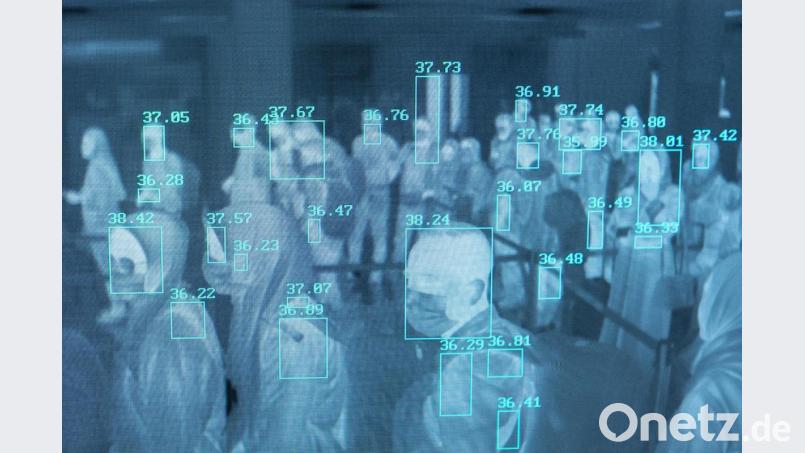 Passagiere werden bei ihrer Ankunft am Flughafen &quot;Sultan Iskandar Muda&quot; einem Temperatur-Scan unterzogen. Die indonesischen Behörden gaben bekannt, dass sie Flüge nach Wuhan, dem chinesischen Epizentrum des Coronavirus eingestellt und die Gesundheitskontrollen an den Flughäfen in Indonesien verschärft haben. Bild: Zikri Maulana