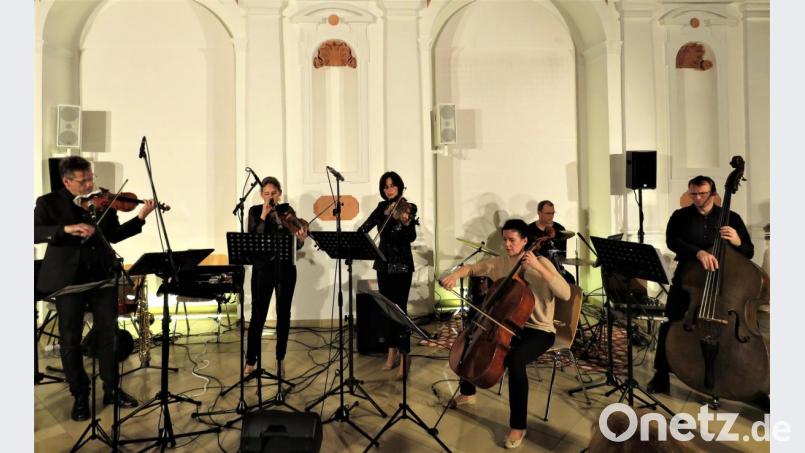 Das hat die Welt noch nie erlebt: Unter anderem Bach und Porter in einem Stück vereint hat das Ensemble &quot;Strings on Fire&quot;. Deren Arrangements sind außergewöhnlich wie futuristisch - und einfach klasse! Bild: ubb
