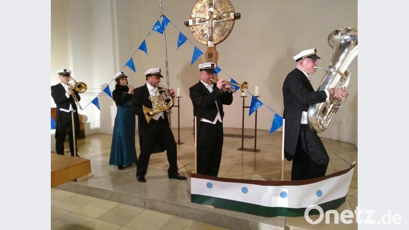 Alexander Steixner, Elisabeth Fessler, Andreas Binder, Hans Zellner und Manfred Häberlein(v.li.n.re.) begeisterten als „Donauten“ in der Paulanerkirche. Bild: mma