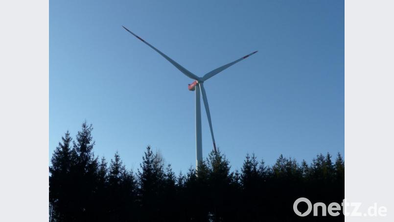 Eines der Windräder des Windparks. Bild: anv