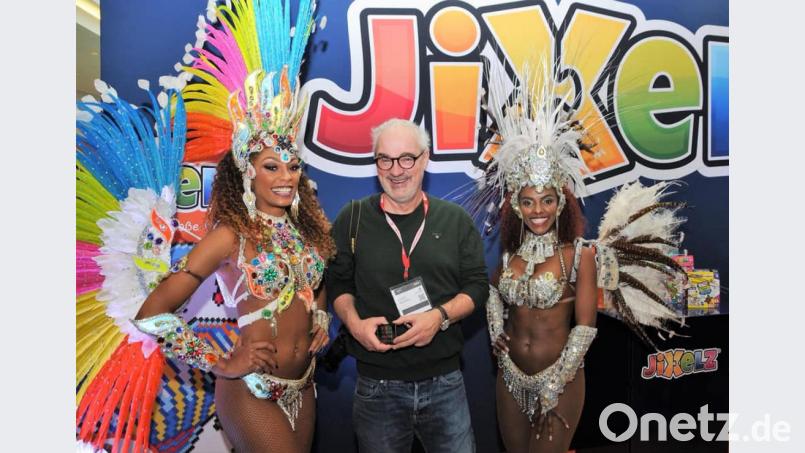 Frank Werner (Mitte) hat auf der Spielwarenmesse in Nürnberg auch die unbeschwerten Momente festgehalten. Bild: we