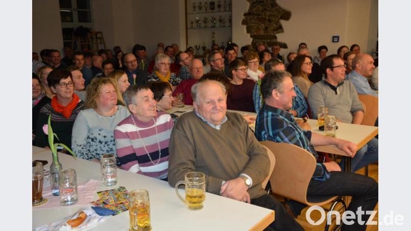Das Publikum im Pfarr- und Jugendheim hatte viel zu lachen. Bild: jr