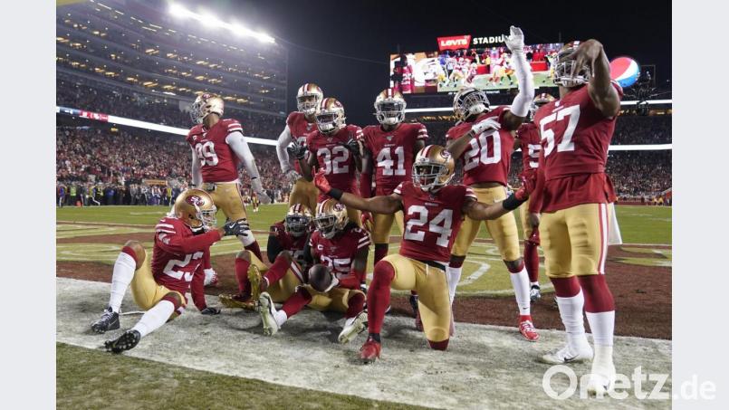 Die Spieler der San Francisco 49ers jubeln während des Spiels gegen die Green Bay Packers. Bild: Tony Avelar/AP/dpa