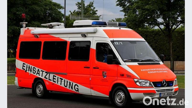 Seit 2005 war dies der Einsatzleitwagen der Unterstützungsgruppe Örtliche Einsatzleitung des Landkreises Tirschenreuth. In diesem Jahr wird er ausgemustert, denn im März wird der neue geliefert. Bild: Kreisfeuerwehrverband Landkreis Tirschenreuth/exb